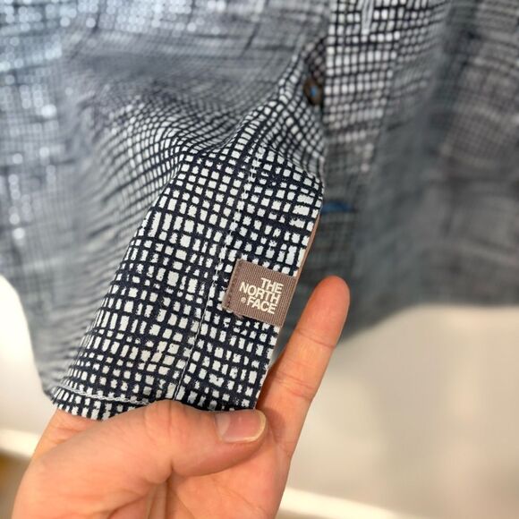 The North Face Men's Short Sleeve Button Down Shirt ~ Light Blue print M - Picture 5 of 9